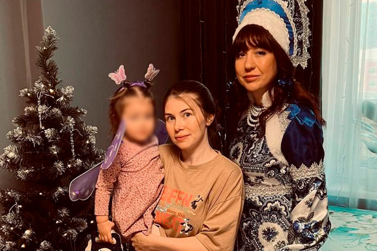 В Казани Дед Мороз и Снегурочка из городского управления вневедомственной охраны Росгвардии поздравили с Новым годом детей своих коллег