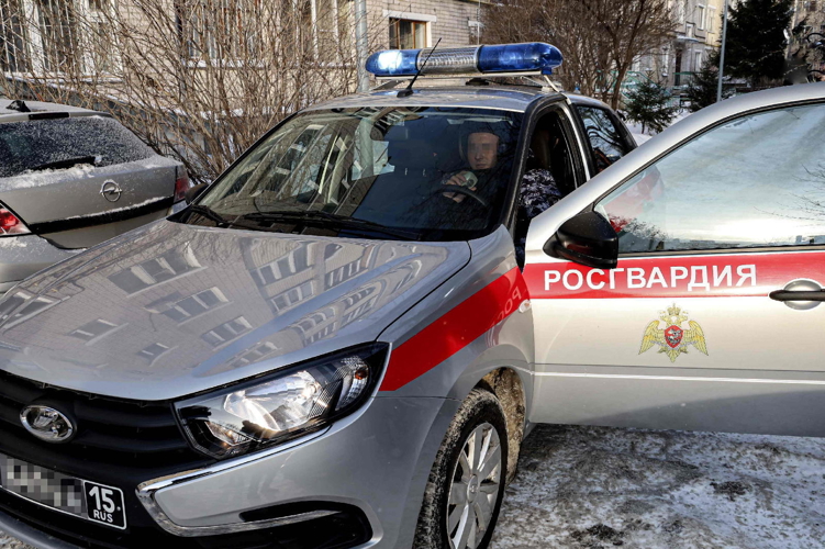 В Татарстане росгвардейцы задержали подростка, напавшего с ножом на сотрудницу школы