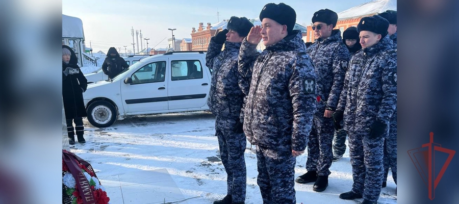 В Буинске росгвардейцы приняли участие в митинге, посвященном памяти милиционеров, погибших при исполнении служебных обязанностей