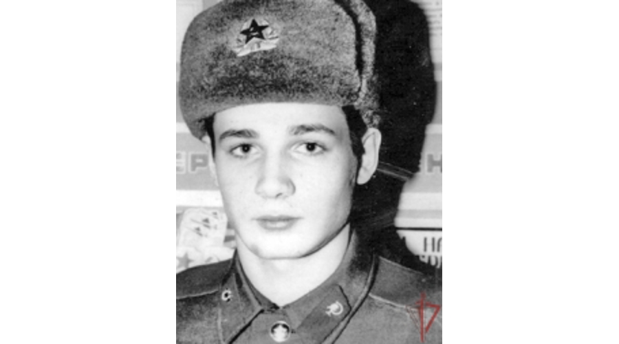 В УВО Татарстана Росгвардии почтили память рядового милиции Олега Александрова, погибшего при задержании вооруженного преступника