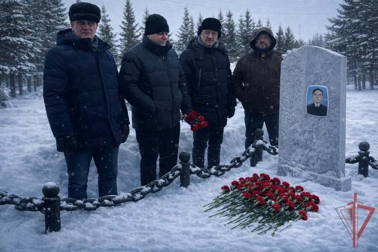 В Альметьевске сотрудники Росгвардии и ветераны ведомства почтили память погибших при исполнении служебного долга коллег