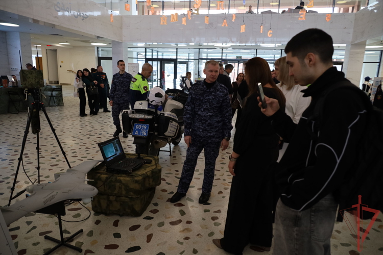 В Казани представители Росгвардии приняли участие в ярмарке вакансий для участников военной спецоперации