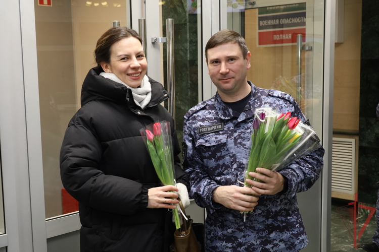 В Управлении Росгвардии по Татарстану женщин поздравили с праздником весны