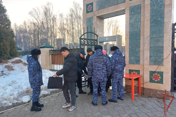 Росгвардейцы выполнили задачу по охране общественного порядка во время празднования Ураза-байрама в Татарстане