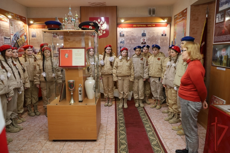 В казанском полку Росгвардии в канун 10-летия ведомства будущим призывникам рассказали о военной службе