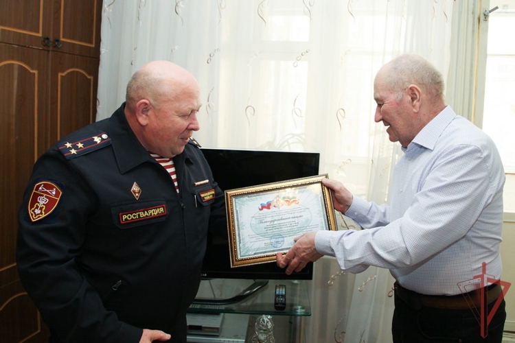В Казани 75-летний юбилей отмечает ветеран вневедомственной охраны Росгвардии полковник милиции в отставке Александр Подковырин