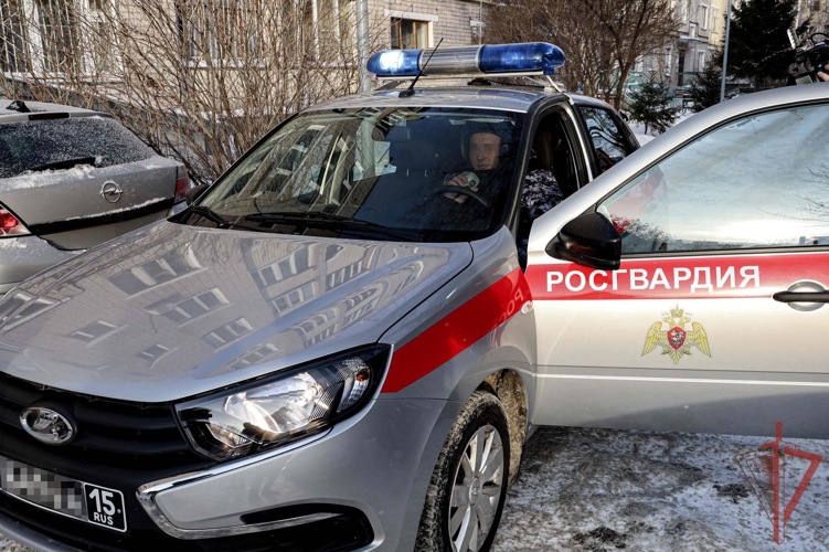 В Набережных Челнах росгвардейцы задержали подозреваемую в краже из торгового центра 