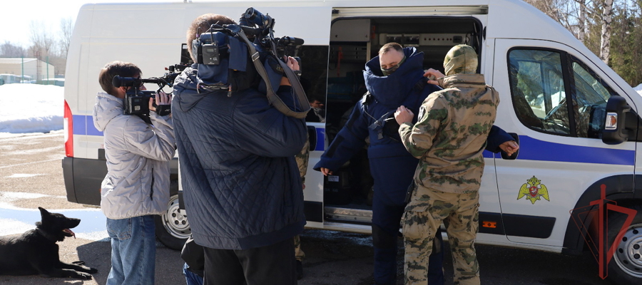 В преддверии юбилея Росгвардии казанские СМИ познакомились с работой подразделений ведомства
