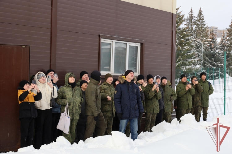 Казанские школьники побывали в гостях у сотрудников СОБР «Тимер батыр»