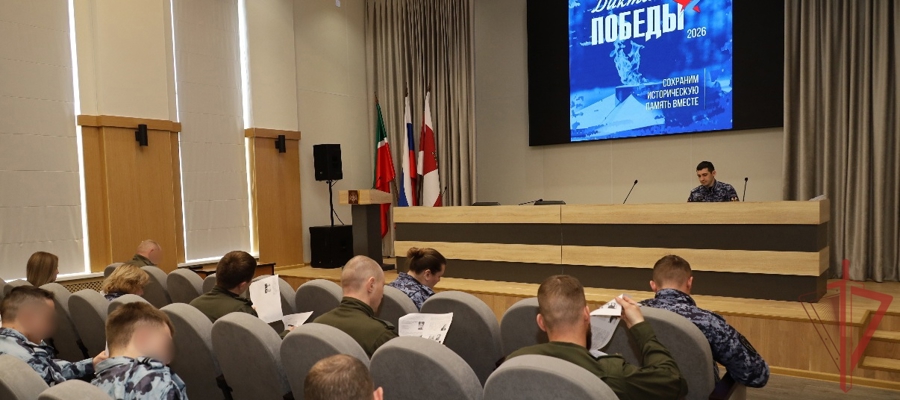 В Казани военнослужащие и сотрудники Росгвардии написали «Диктант Победы»