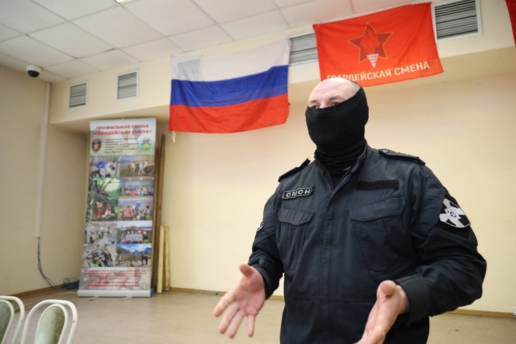 Сотрудники ОМОН «Ак Барс» Управления Росгвардии по Республике Татарстан встретились с воспитанниками «Гвардейской смены»