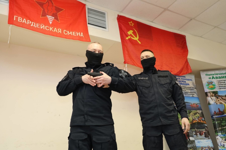Сотрудники ОМОН «Ак Барс» Управления Росгвардии по Республике Татарстан встретились с воспитанниками «Гвардейской смены»