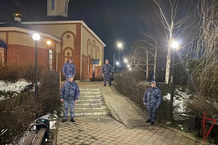 В Татарстане росгвардейцы приняли участие в обеспечении безопасности празднования православной Пасхи