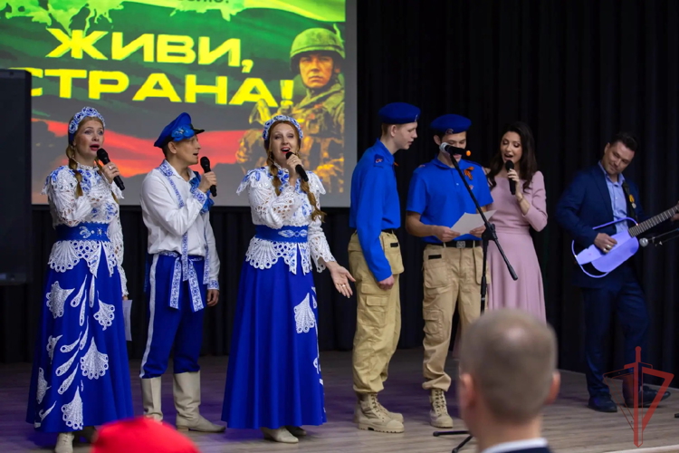 Командование казанского полка Росгвардии поблагодарили за воспитание патриотов в школе №31