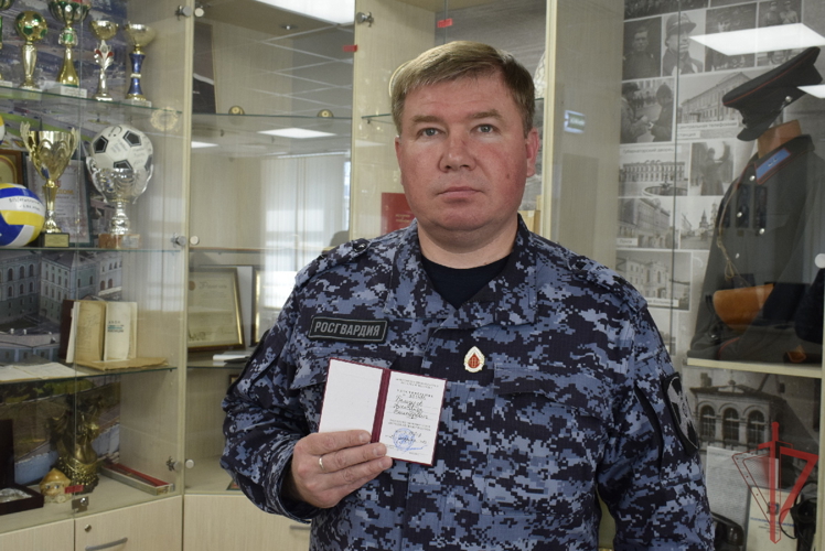 Казанский сотрудник вневедомственной охраны Росгвардии стал героем рубрики «Знай наших» 