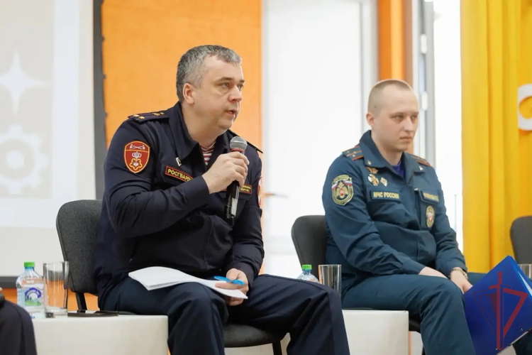 В Казани представители Росгвардии приняли участие в республиканском семинаре по организации летнего детского отдыха