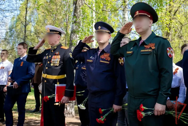 Военнослужащие казанского батальона Росгвардии по охране важных государственных объектов почтили память героев