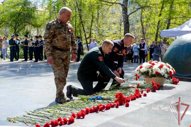 Военнослужащие казанского батальона Росгвардии по охране важных государственных объектов почтили память героев