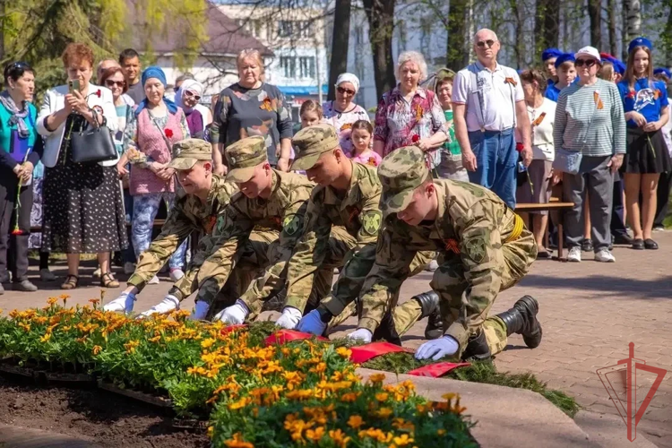 Военнослужащие казанского батальона Росгвардии по охране важных государственных объектов почтили память героев