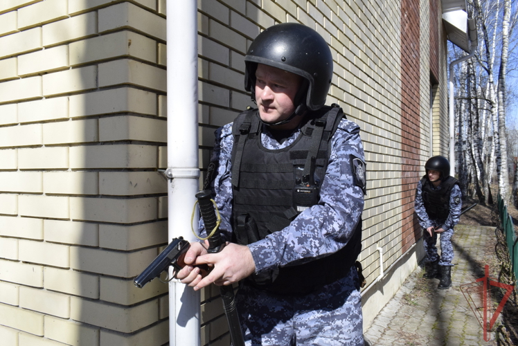 В Казани прошёл конкурс профессионального мастерства среди сотрудников групп задержания вневедомственной охраны Росгвардии