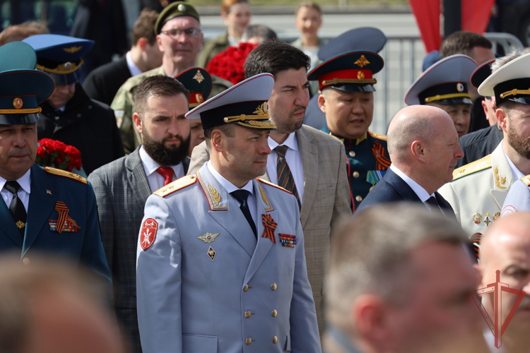 Начальник Управления Росгвардии по Республике Татарстан возложил цветы к Вечному огню в День Победы
