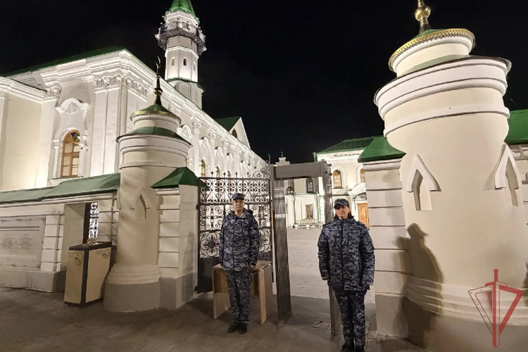 В Татарстане сотрудники Росгвардии выполнили задачу по участию в охране общественного порядка во время празднования Курбан-байрама