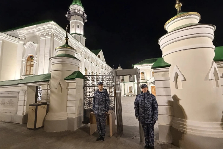 В Татарстане сотрудники Росгвардии выполнили задачу по участию в охране общественного порядка во время празднования Курбан-байрама