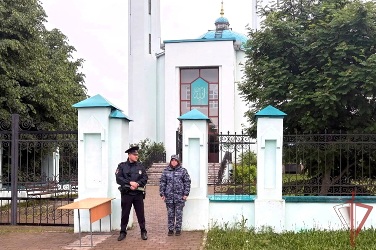 В Татарстане сотрудники Росгвардии выполнили задачу по участию в охране общественного порядка во время празднования Курбан-байрама