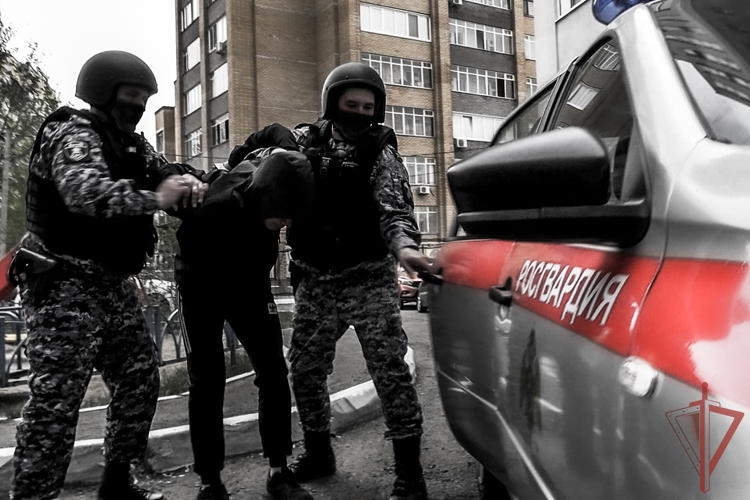 В Нижнекамске сотрудники Росгвардии задержали мужчину, подозреваемого в грабеже из магазина
