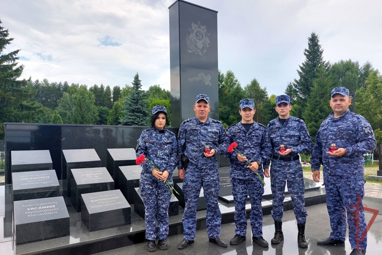 В подразделениях вневедомственной охраной Росгвардии в Татарстане почтили память героев Великой Отечественной войны