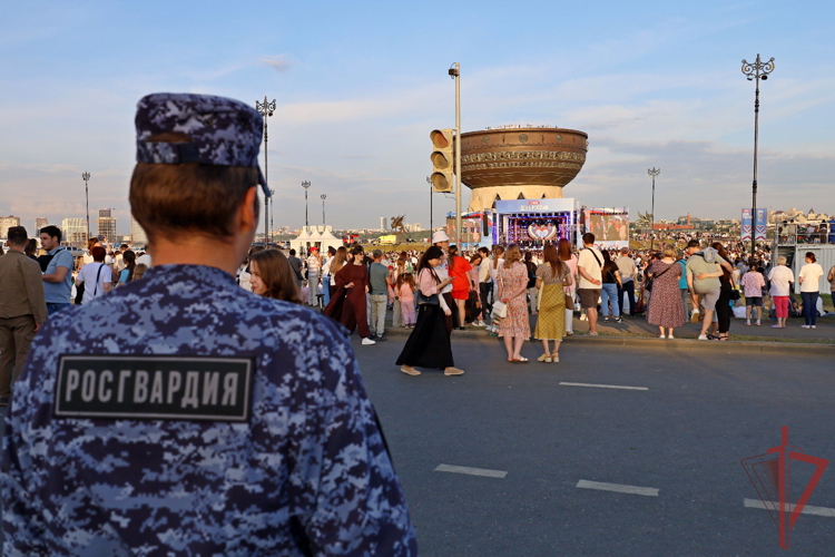 В Казани росгвардейцы выполнили задачи по обеспечению безопасности празднования Дня России