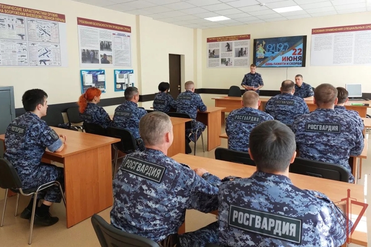 В подразделениях вневедомственной охраной Росгвардии в Татарстане почтили память героев Великой Отечественной войны