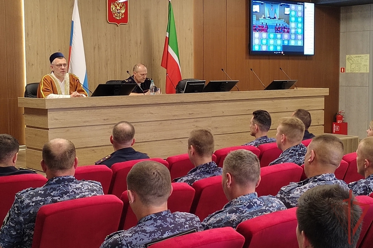 В Казани имам мечети «Рамазан» провел встречу с сотрудниками вневедомственной охраны Росгвардии