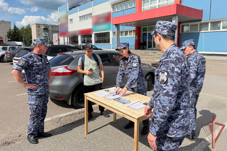 В г. Зеленодольске провела работу агитационная группа сотрудников вневедомственной охраны Росгвардии