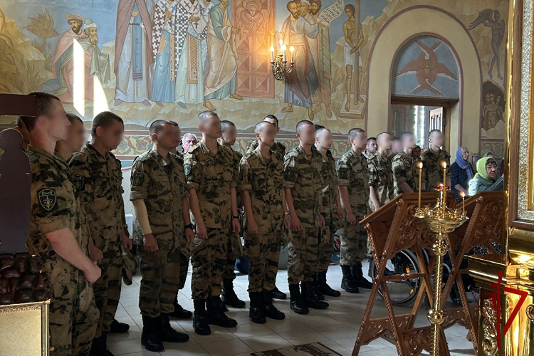 В День крещения Руси военнослужащие Росгвардии посетили праздничное богослужение