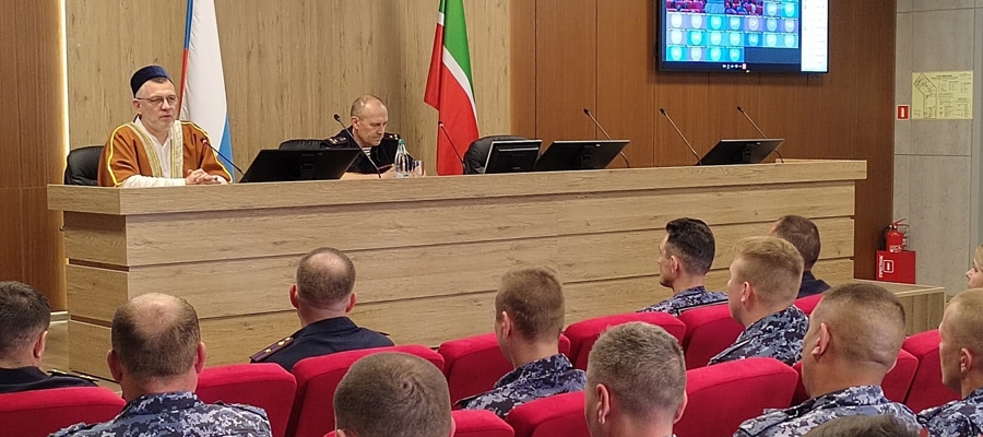 В Казани имам мечети «Рамазан» провел встречу с сотрудниками вневедомственной охраны Росгвардии