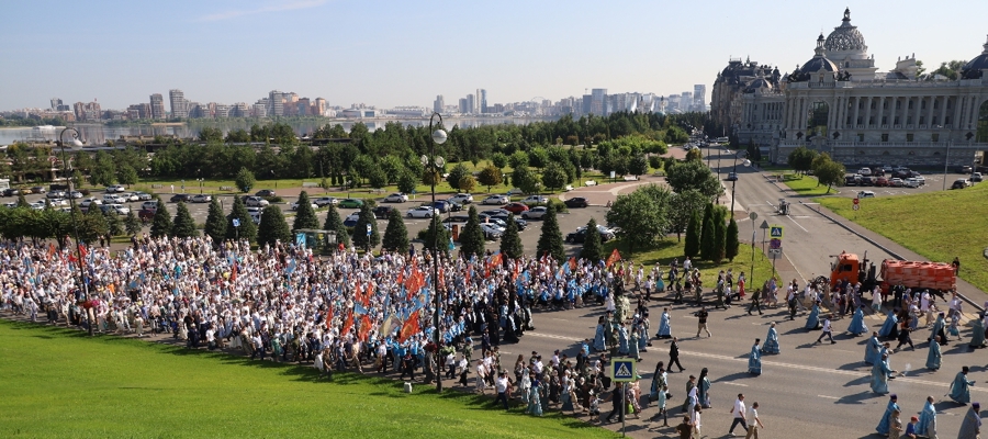 В Казани Росгвардия приняла участие в обеспечении безопасности крестного хода и освящения храма 