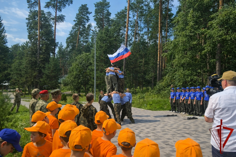 Офицеры Росгвардии приняли участие в открытии военно-патриотической профильной смены «Аврора — юный спецназовец»