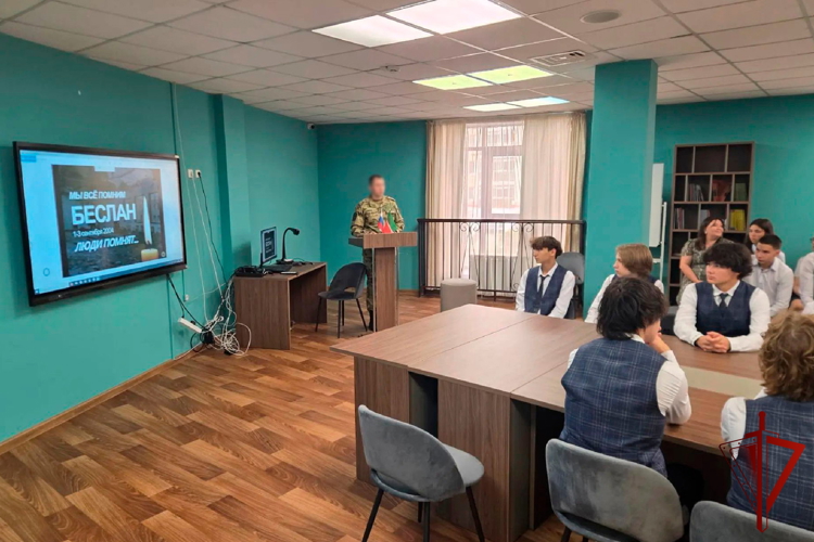 Военнослужащие казанского отряда специального назначения рассказали казанским школьникам о борьбе с терроризмом