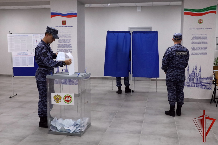 В Татарстане росгвардейцы приняли участие в голосовании