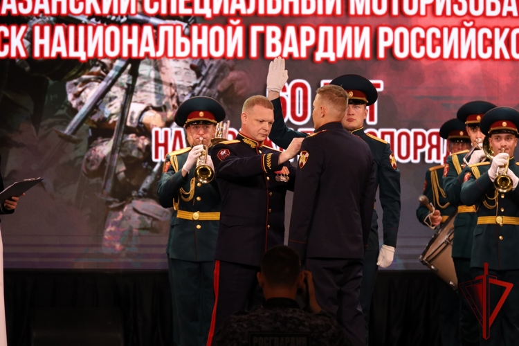 В Казани состоялось торжественное мероприятие к 60-летию образования специальных моторизованных воинских частей Росгвардии (видео)
